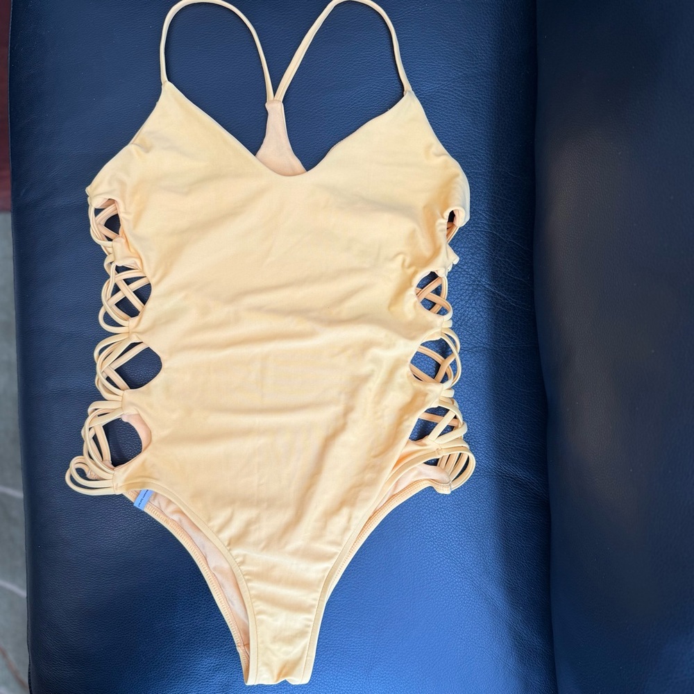 Body Glove One Piece Crissy Swimsuit (Size M)